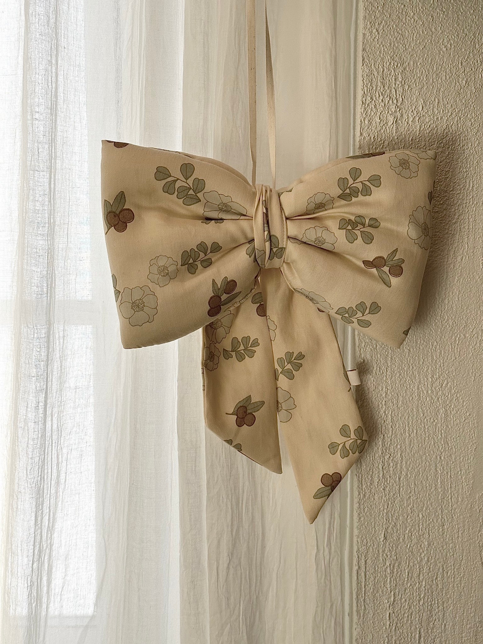 Bæredygtig Bella Sløjfe med Blomster - Unik Accessory