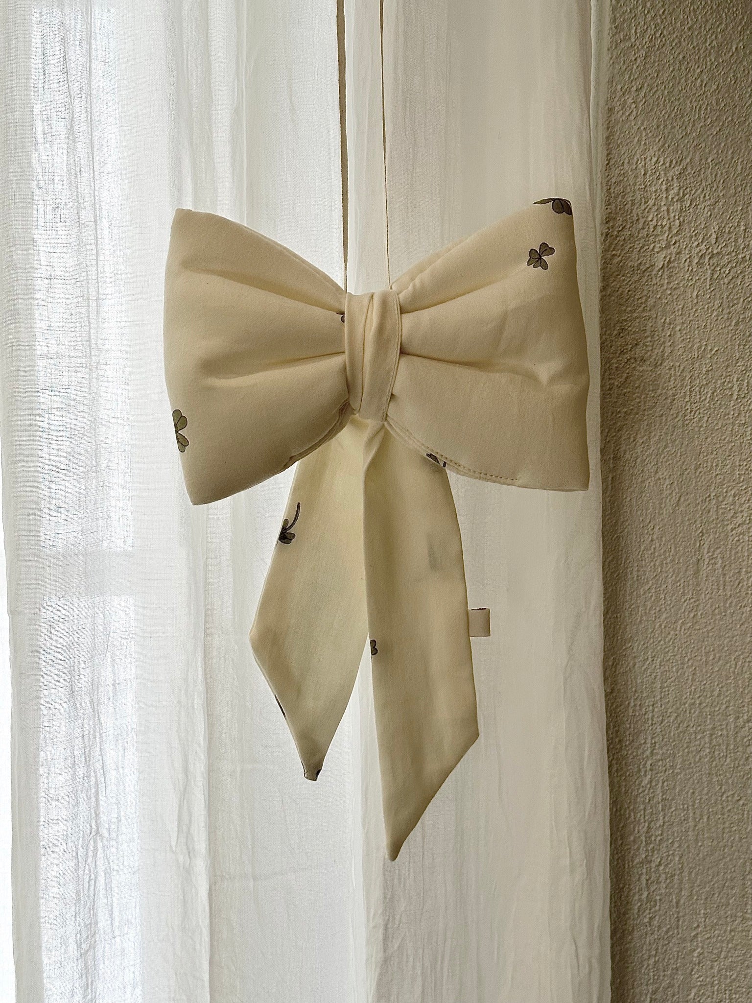 Håndlavet Bella Sløjfe Clover – Bæredygtigt Børneaccessory