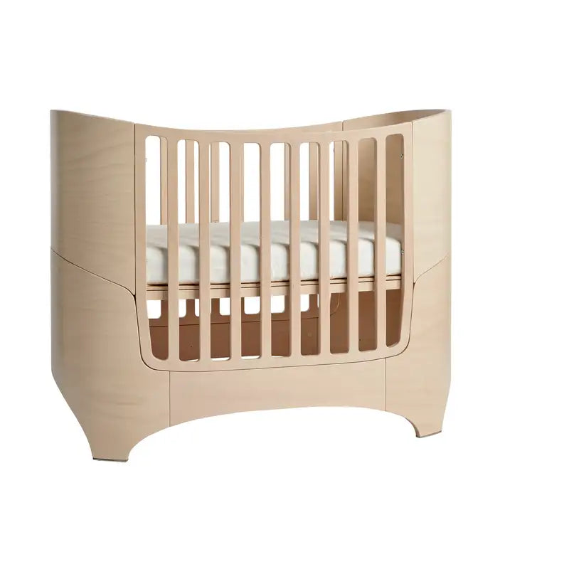 Klassisk Babyseng i Whitewash - U. Madras Tilbud!